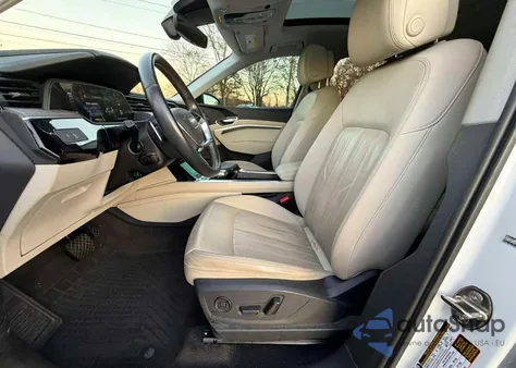 2021 Audi E-Tron Premium z USA, uszkodzony, nr VIN WA1AAAGE8MB010286